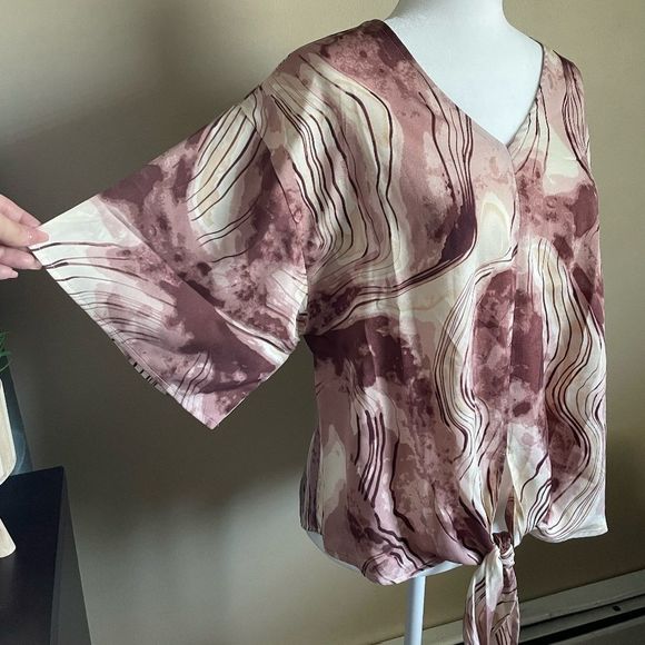 NWT Modern Style V-Neck Tie Front Blouse - Picture 2 of 8